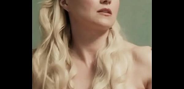  Lucy Lawless